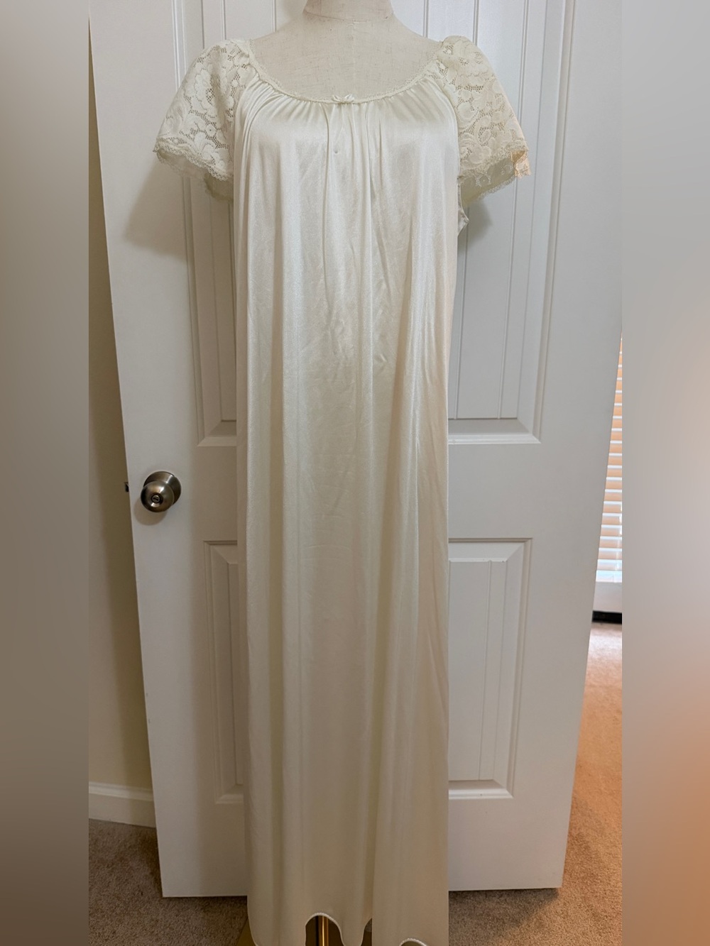 Vintage Vanity Fair Cream Lace Top with Burgundy Long Gown Sz Medium
